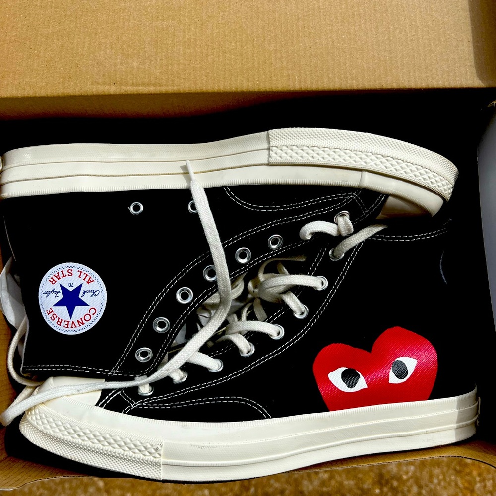 COMME DES GARÇON PLAY CONVERSE